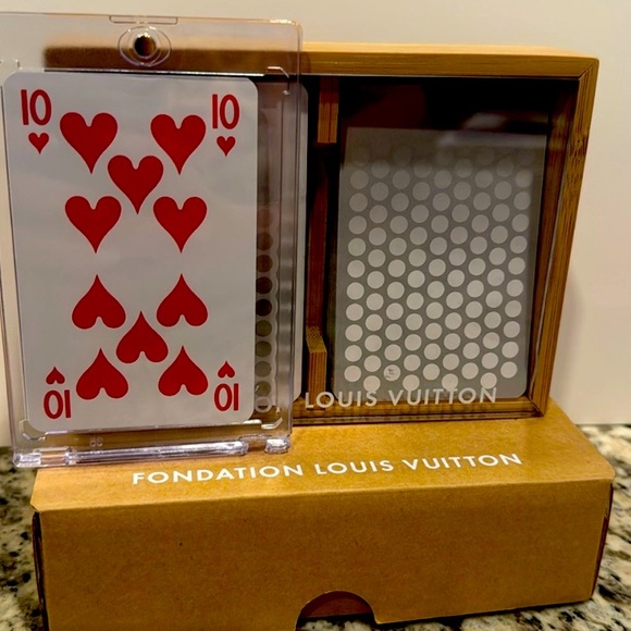 Louis Vuitton Elegant Red and White Card Set - Picture 1 of 3